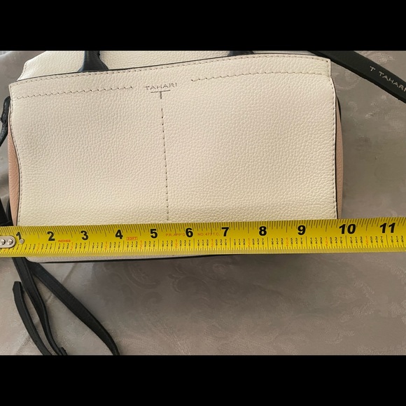 NWOT.Tahari handbag with shoulder strap option - Picture 6 of 11